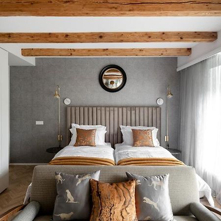 Suite With Private Bathroom At Three Bedroom Interwar Villa Grabyte With Daily Spaces To Share By Pine Forest On The Bank Of The River- 8Min By Car From Old Town Kaunas Exterior photo