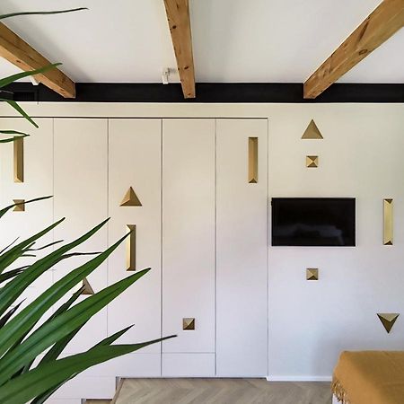 Suite With Private Bathroom At Three Bedroom Interwar Villa Grabyte With Daily Spaces To Share By Pine Forest On The Bank Of The River- 8Min By Car From Old Town Kaunas Exterior photo