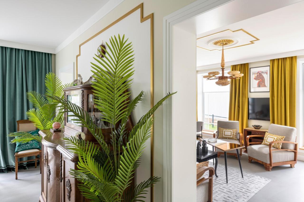 Suite With Private Bathroom At Three Bedroom Interwar Villa Grabyte With Daily Spaces To Share By Pine Forest On The Bank Of The River- 8Min By Car From Old Town Kaunas Exterior photo