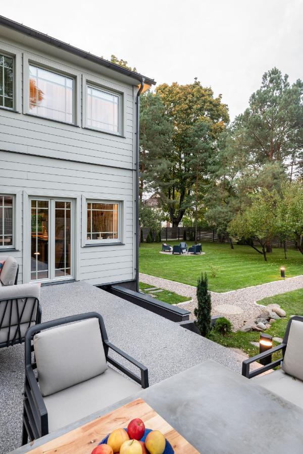 Suite With Private Bathroom At Three Bedroom Interwar Villa Grabyte With Daily Spaces To Share By Pine Forest On The Bank Of The River- 8Min By Car From Old Town Kaunas Exterior photo
