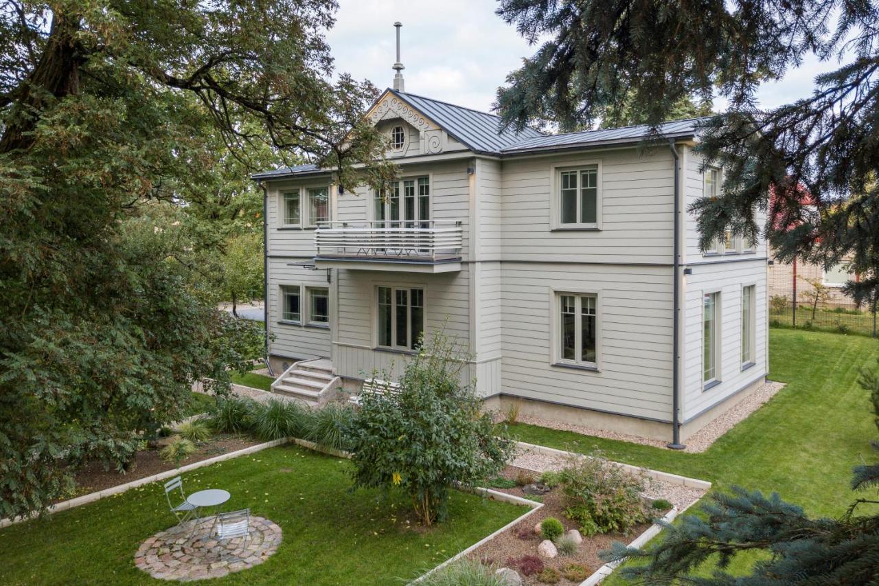 Suite With Private Bathroom At Three Bedroom Interwar Villa Grabyte With Daily Spaces To Share By Pine Forest On The Bank Of The River- 8Min By Car From Old Town Kaunas Exterior photo