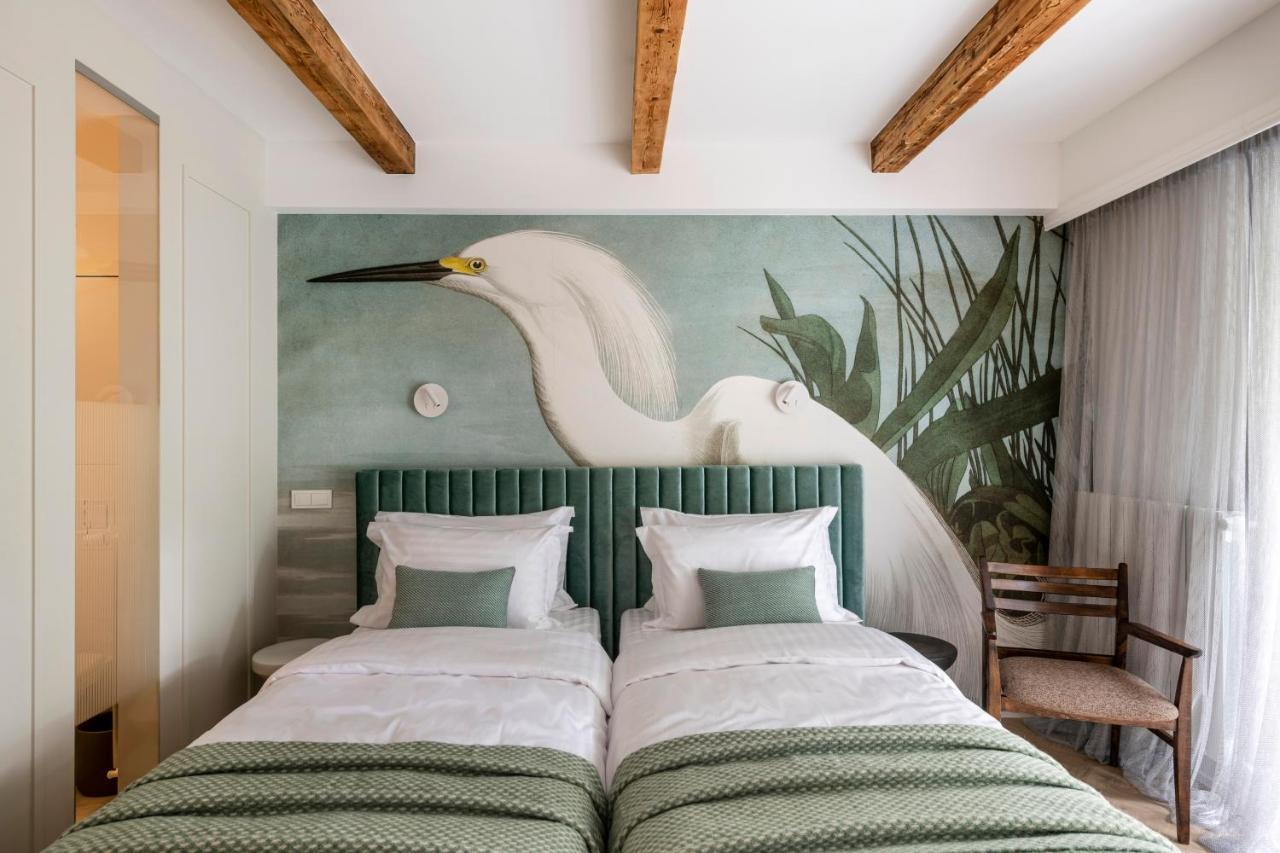 Suite With Private Bathroom At Three Bedroom Interwar Villa Grabyte With Daily Spaces To Share By Pine Forest On The Bank Of The River- 8Min By Car From Old Town Kaunas Exterior photo