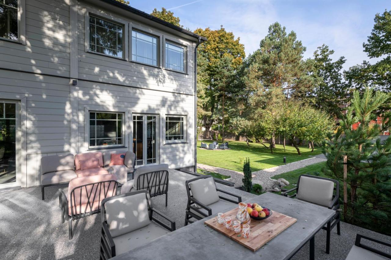 Suite With Private Bathroom At Three Bedroom Interwar Villa Grabyte With Daily Spaces To Share By Pine Forest On The Bank Of The River- 8Min By Car From Old Town Kaunas Exterior photo