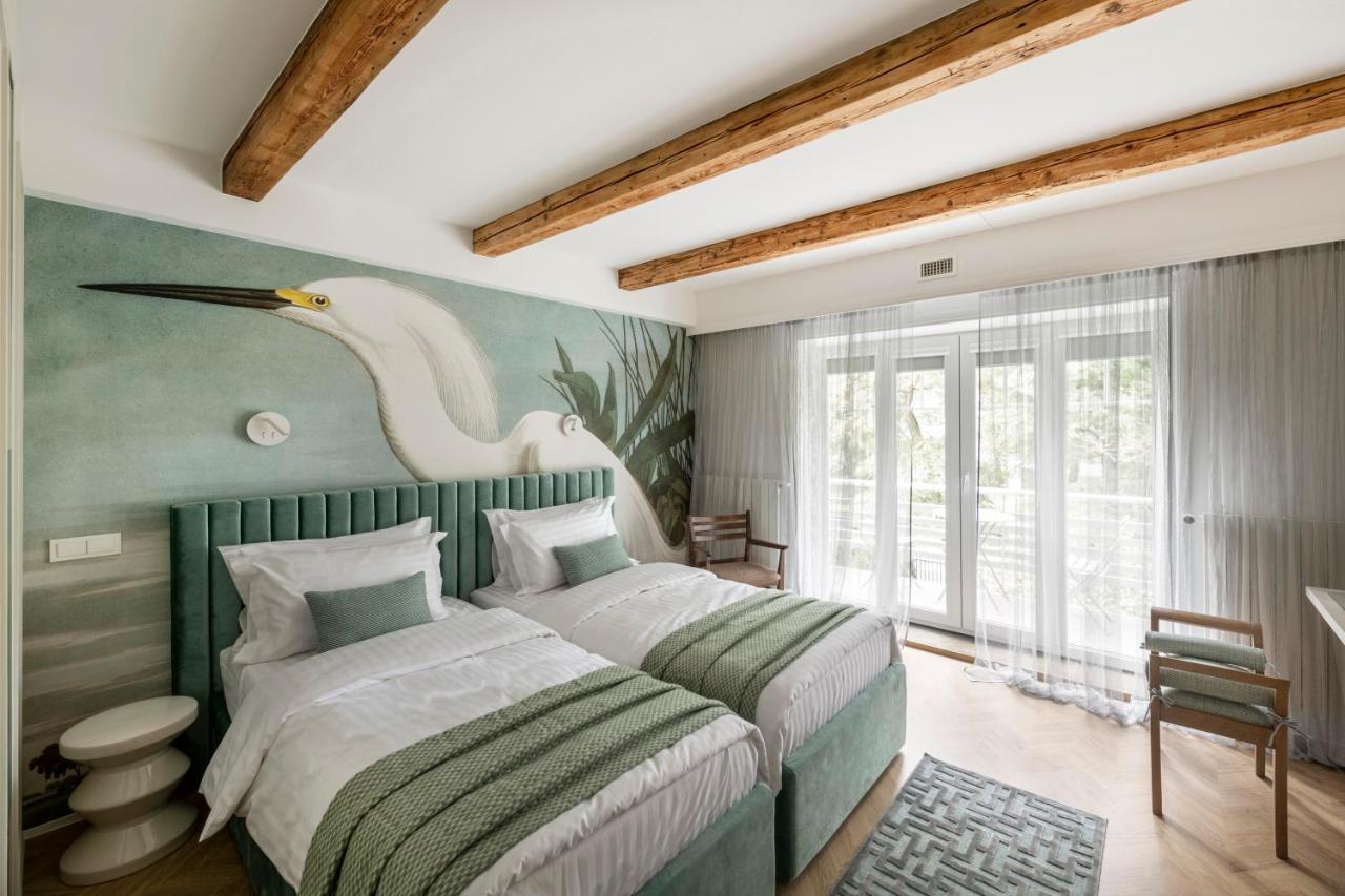 Suite With Private Bathroom At Three Bedroom Interwar Villa Grabyte With Daily Spaces To Share By Pine Forest On The Bank Of The River- 8Min By Car From Old Town Kaunas Exterior photo