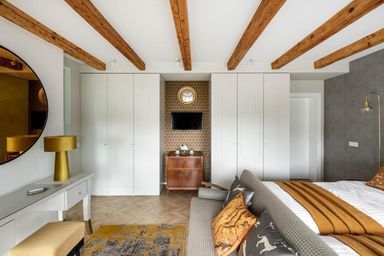 Suite With Private Bathroom At Three Bedroom Interwar Villa Grabyte With Daily Spaces To Share By Pine Forest On The Bank Of The River- 8Min By Car From Old Town Kaunas Exterior photo