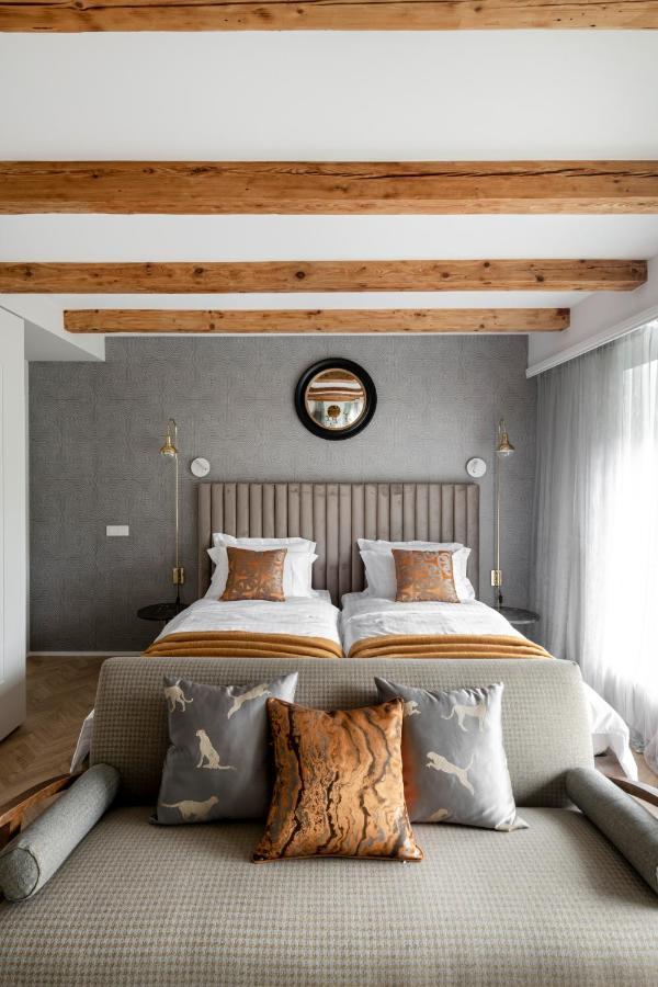 Suite With Private Bathroom At Three Bedroom Interwar Villa Grabyte With Daily Spaces To Share By Pine Forest On The Bank Of The River- 8Min By Car From Old Town Kaunas Exterior photo