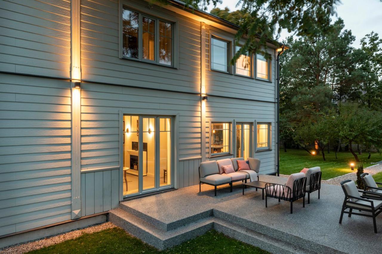 Suite With Private Bathroom At Three Bedroom Interwar Villa Grabyte With Daily Spaces To Share By Pine Forest On The Bank Of The River- 8Min By Car From Old Town Kaunas Exterior photo