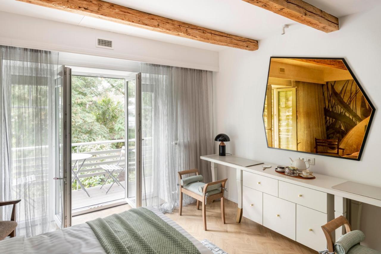 Suite With Private Bathroom At Three Bedroom Interwar Villa Grabyte With Daily Spaces To Share By Pine Forest On The Bank Of The River- 8Min By Car From Old Town Kaunas Exterior photo