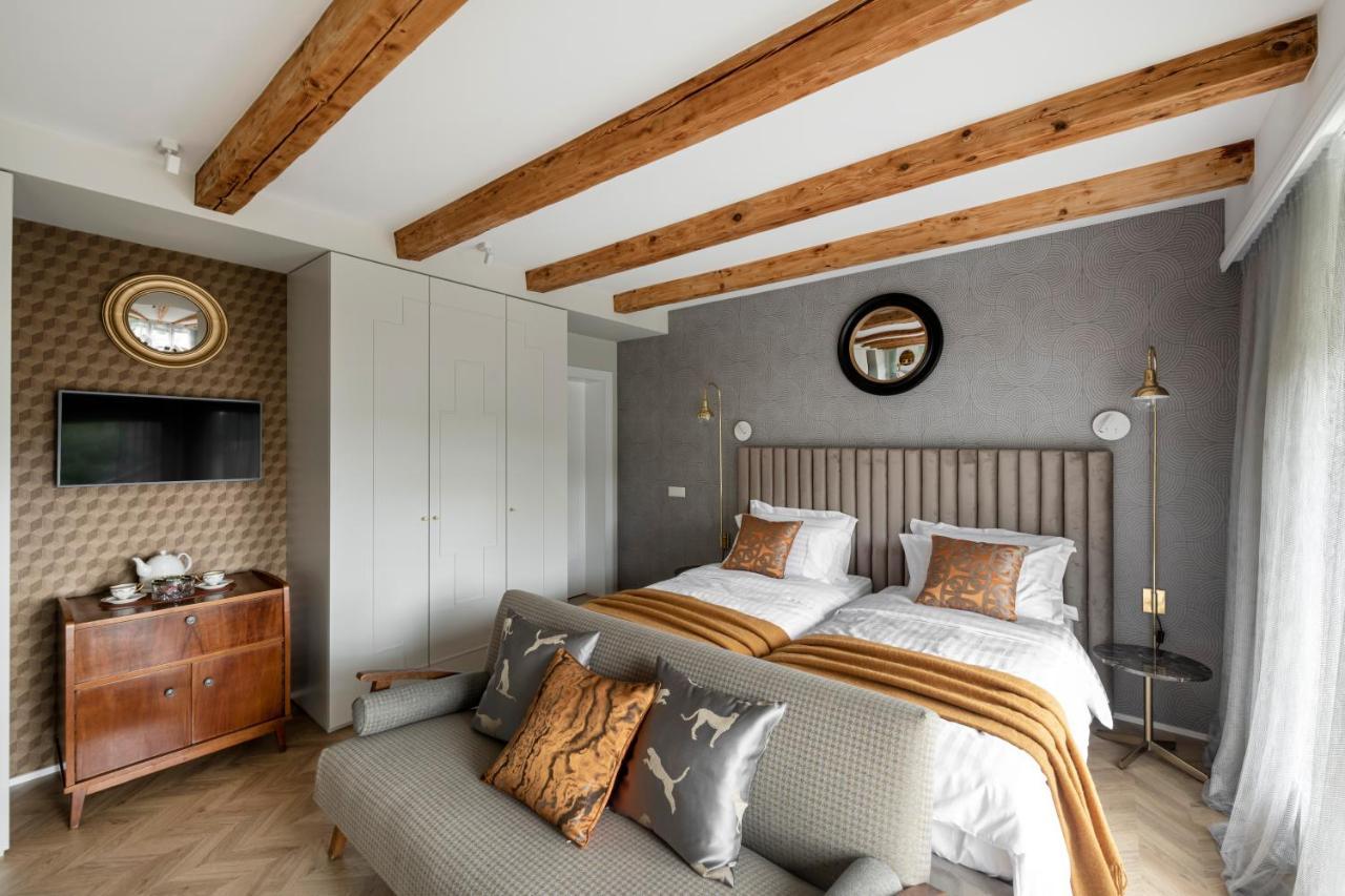 Suite With Private Bathroom At Three Bedroom Interwar Villa Grabyte With Daily Spaces To Share By Pine Forest On The Bank Of The River- 8Min By Car From Old Town Kaunas Exterior photo