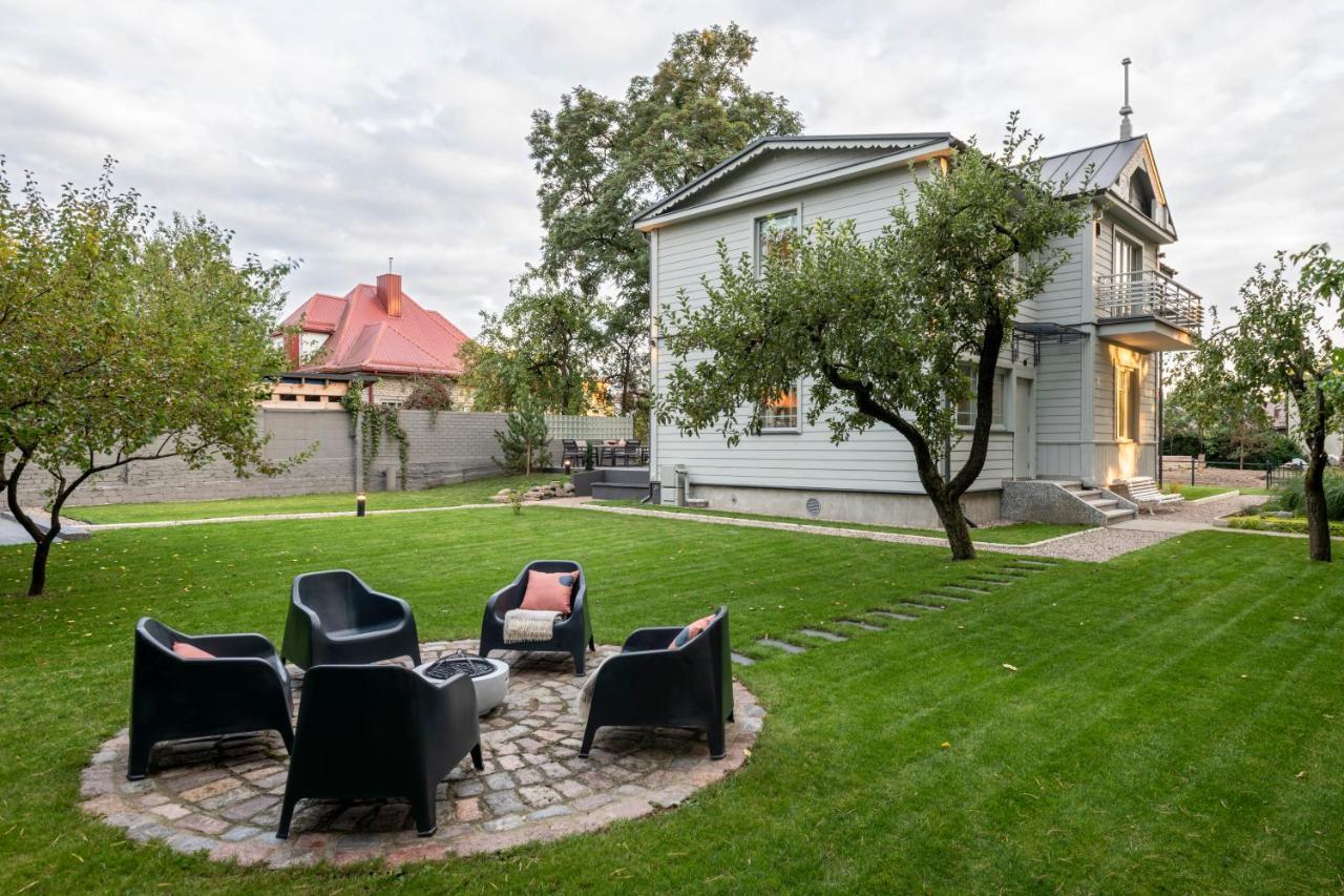 Suite With Private Bathroom At Three Bedroom Interwar Villa Grabyte With Daily Spaces To Share By Pine Forest On The Bank Of The River- 8Min By Car From Old Town Kaunas Exterior photo