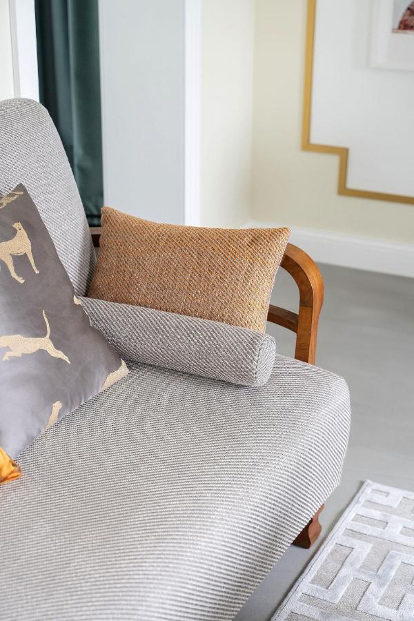 Suite With Private Bathroom At Three Bedroom Interwar Villa Grabyte With Daily Spaces To Share By Pine Forest On The Bank Of The River- 8Min By Car From Old Town Kaunas Exterior photo