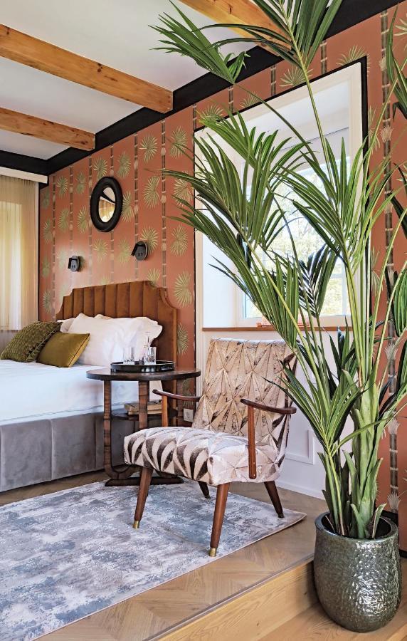 Suite With Private Bathroom At Three Bedroom Interwar Villa Grabyte With Daily Spaces To Share By Pine Forest On The Bank Of The River- 8Min By Car From Old Town Kaunas Exterior photo