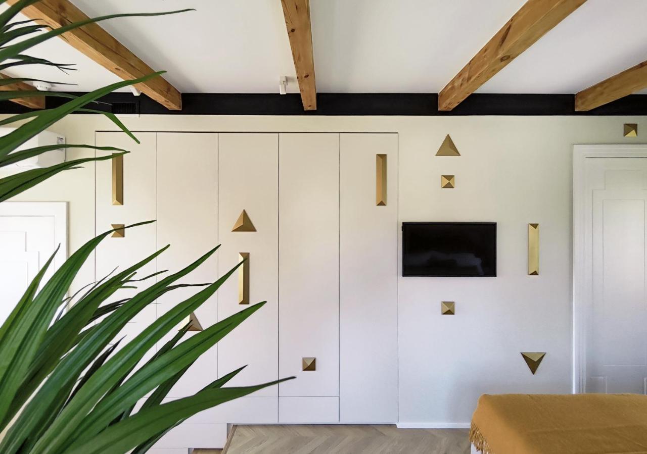 Suite With Private Bathroom At Three Bedroom Interwar Villa Grabyte With Daily Spaces To Share By Pine Forest On The Bank Of The River- 8Min By Car From Old Town Kaunas Exterior photo
