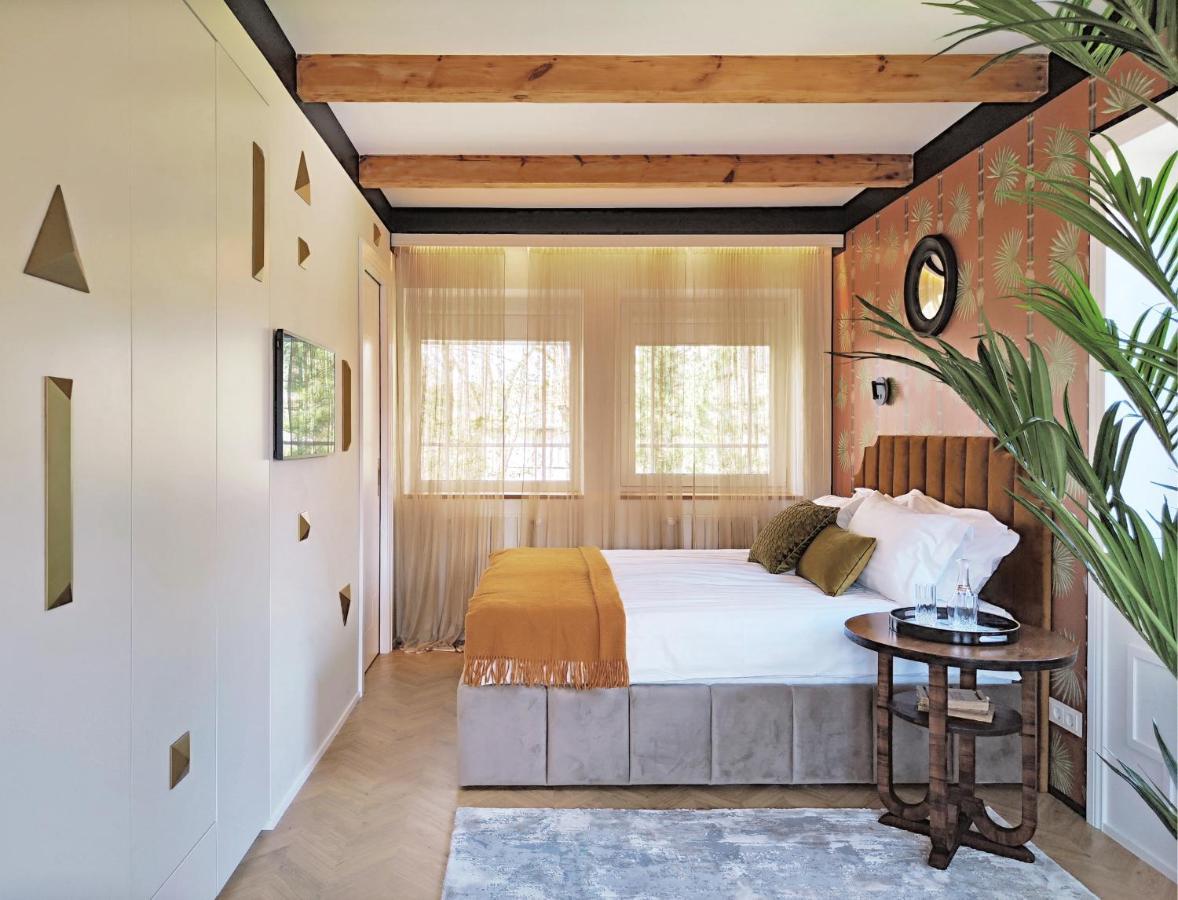 Suite With Private Bathroom At Three Bedroom Interwar Villa Grabyte With Daily Spaces To Share By Pine Forest On The Bank Of The River- 8Min By Car From Old Town Kaunas Exterior photo