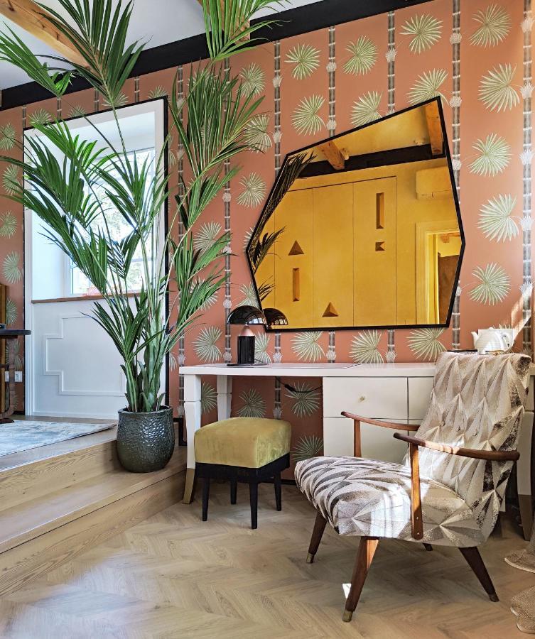Suite With Private Bathroom At Three Bedroom Interwar Villa Grabyte With Daily Spaces To Share By Pine Forest On The Bank Of The River- 8Min By Car From Old Town Kaunas Exterior photo