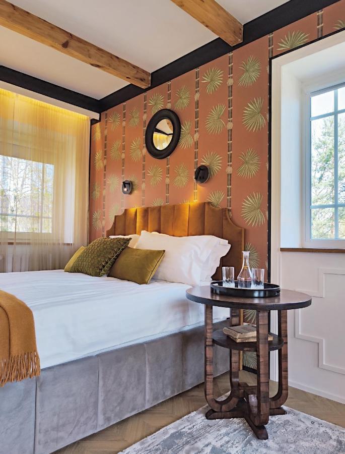 Suite With Private Bathroom At Three Bedroom Interwar Villa Grabyte With Daily Spaces To Share By Pine Forest On The Bank Of The River- 8Min By Car From Old Town Kaunas Exterior photo